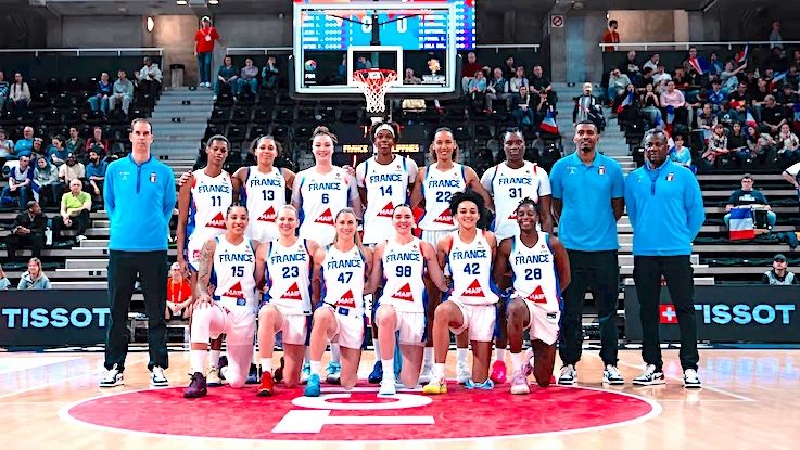 BALLE ORANGE – Les Landaises Marine Fauthoux et Camille Droguet avec les Bleues